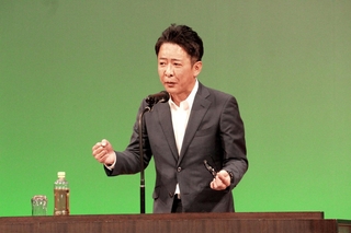 元犯罪者の更生支援への思いを語る草刈健太郎さん＝市川町西川辺