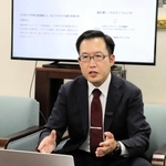 市長選への立候補を表明する高砂賢一氏＝赤穂市内
