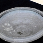 小動物の足跡が付いた古墳時代の須恵器＝姫路市四郷町坂元、姫路市埋蔵文化財センター