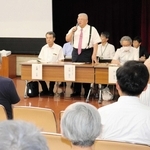 赤穂市民病院の診療体制などについて発言する「伯鳳会」の古城資久理事長（中央）＝赤穂市加里屋中洲