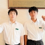 全国大会に挑む赤穂西中学校３年の由居瑛汰さん（右）と東口央さん＝赤穂市役所