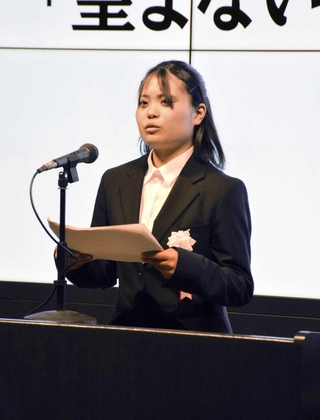 最優秀賞に輝いた姫路北高校の財田彩百合さん＝たつの市新宮町芝田、龍野北高校