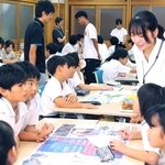 「あったらいいな」と思う道具を考える児童ら＝神崎小学校