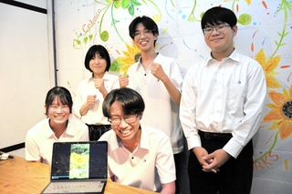 観光動画を製作した佐用高校ＪＲＣ部の生徒たち＝佐用町佐用