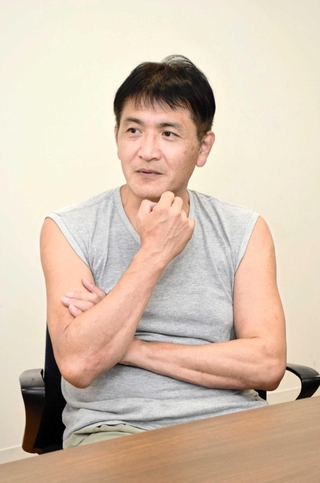 太子町長選への立候補を表明した小西彦治氏＝太子町内