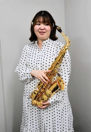 コンサートへの抱負を語る廣畑きらりさん＝姫路市豊沢町