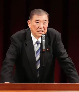 地方創生について語る石破茂氏＝上郡町内
