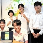 観光動画を製作した佐用高校ＪＲＣ部の生徒たち＝佐用町佐用
