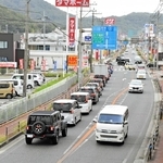 商業施設がずらりと並ぶ国道沿い＝太子町東南