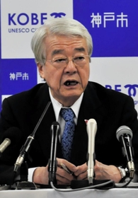 久元喜造氏の当選について語る矢田立郎市長＝神戸市役所