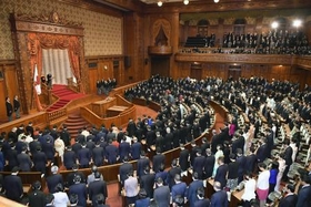 　参院本会議場＝１月