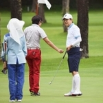 首相、山梨の静養先で再びゴルフ