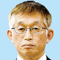泉　房穂氏