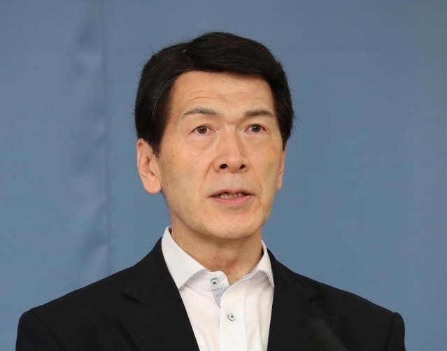 民間企業での都市開発の経験をアピールする中川暢三氏＝神戸市中央区