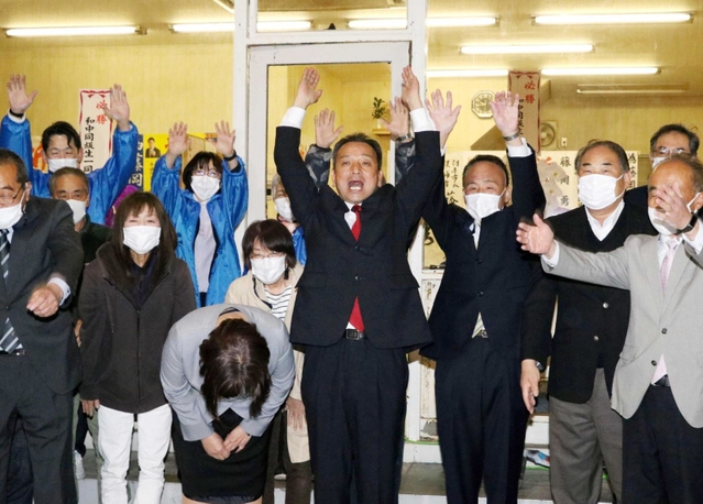 ４月の朝来市長選では投票終了直後の「ゼロ当確」が打たれた＝４月２５日夜、朝来市和田山町