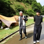 スキー場のゲレンデを利用して始めたキャンプ場に立つ山根さん（左）と池田さん＝宍粟市波賀町戸倉