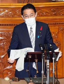 　参院本会議で所信表明演説をする岸田首相＝８日午後