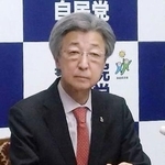 　記者会見する自民党の石井参院幹事長＝１７日午後、国会