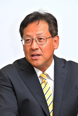 関芳弘氏