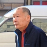 東灘署に出頭し、詐欺容疑で逮捕された大原宏延容疑者＝２７日午前９時３分、神戸市東灘区御影中町２