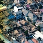 阪神・淡路大震災では、多くの住宅が倒壊し、耐震化が問われた＝１９９５年１月１８日、芦屋市内