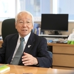 自身の県政２０年について振り返る井戸敏三・前知事＝神戸市中央区、ひょうご震災記念２１世紀研究機構（撮影・鈴木雅之）