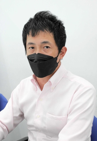 「鼻の不快を感じずに生活できているのは今が生まれて初めてかもしれません」と話す中村英史さん＝神戸新聞社