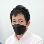 「鼻の不快を感じずに生活できているのは今が生まれて初めてかもしれません」と話す中村英史さん＝神戸新聞社