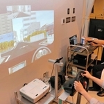 運転時の視野や、目の動きを確認するドライビングシミュレーター＝神戸市中央区港島南町２、市立神戸アイセンター病院