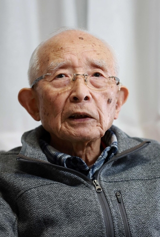 「焼き尽くされた街で、子ども心に両親が生きているのが支えだった。２人の容体が悪化したとき、助けたくても医者がどこにいるのか分からなかった」と振り返る松井清さん＝神戸市兵庫区（撮影・小林良多）