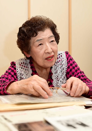 「ドラマなどで原爆が描かれているが、本当はそんなものじゃない。だから証言してもまだまだ物足りない」と話す貞清百合子さん＝神戸市灘区（撮影・中西幸大）