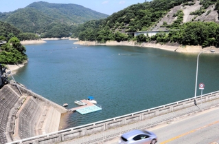 国土交通省の調査で、コクチバスが初めて確認された一庫ダム＝川西市一庫唐松