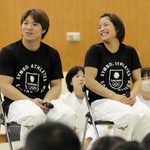 地元兵庫で開いた柔道教室で笑顔の阿部一二三（左）と詩。「２人で五輪連覇」を誓う＝10日、姫路市の兵庫県立武道館
