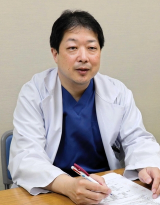 「卵巣の疾患は早期発見が難しい。検診は必ず受けて」と訴える青木卓哉医師＝神戸市中央区港島南町２、市立医療センター中央市民病院