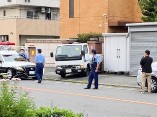 組事務所に残されたトラック＝９日午後、神戸市西区玉津町上池（提供写真）