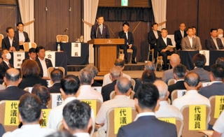 次期衆院選に向けての活動方針などが確認された自民党兵庫県連の大会＝１５日午後、神戸市内