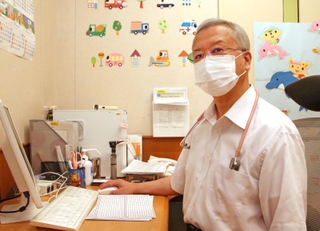 「手洗いなど基本的な感染対策を」と話す片山キッズクリニックの片山啓院長＝神戸市灘区岩屋中町４