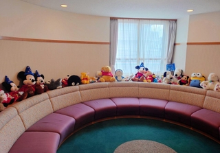 ぬいぐるみがたくさんある「おしゃべりの部屋」＝神戸市東灘区本庄町１