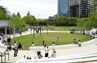 神戸ルミナリエが開催される東遊園地＝神戸市中央区加納町６