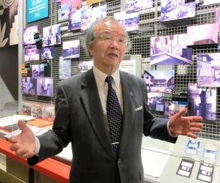 プロジェクトの展望を語る河田恵昭センター長＝人と防災未来センター