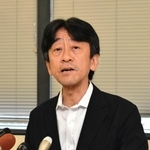 要望書を提出後、会見する後藤啓二弁護士＝神戸市役所