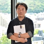 神戸市役所を退職し、起業した秋田大介さん＝神戸市中央区加納町４