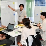 兵庫県職員と神戸大学の学生、教職員がチャットＧＰＴの活用方法を話し合った＝神戸大学