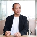 育休を約４カ月取得した西靖さん。育休中は頑張りすぎず、一息ついたり運動したり「育休を休むことも大事」と話す＝大阪市北区（撮影・長嶺麻子）