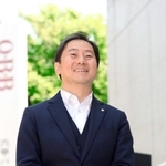 「自分たちは『開発先導型活力企業』。新たな挑戦を進めていく」と話す六甲バターの塚本浩康社長＝神戸市中央区坂口通１（撮影・小林良多）