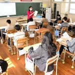 全国学力テストの開始を待つ児童＝４月１８日、神戸市須磨区若宮町２、市立若宮小学校