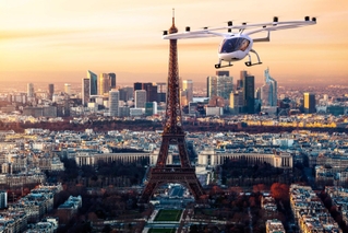 ２０２４年にフランス・パリでの「空飛ぶタクシー」を予定している機体「Ｖｏｌｏｃｉｔｙ」の飛行イメージ（（ｃ）Ｖｏｌｏｃｏｐｔｅｒ）