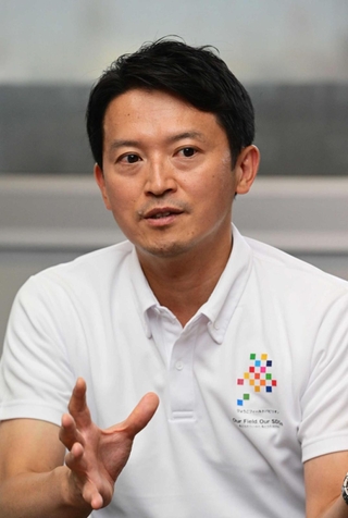 就任２年に合わせ、県政への思いを語る斎藤元彦兵庫県知事＝県庁（撮影・斎藤雅志）