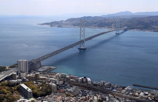 明石海峡大橋（資料写真）