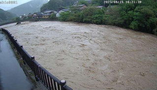 香美町村岡区の矢田川の様子＝１５日午後４時21分（兵庫県河川ライブカメラより）